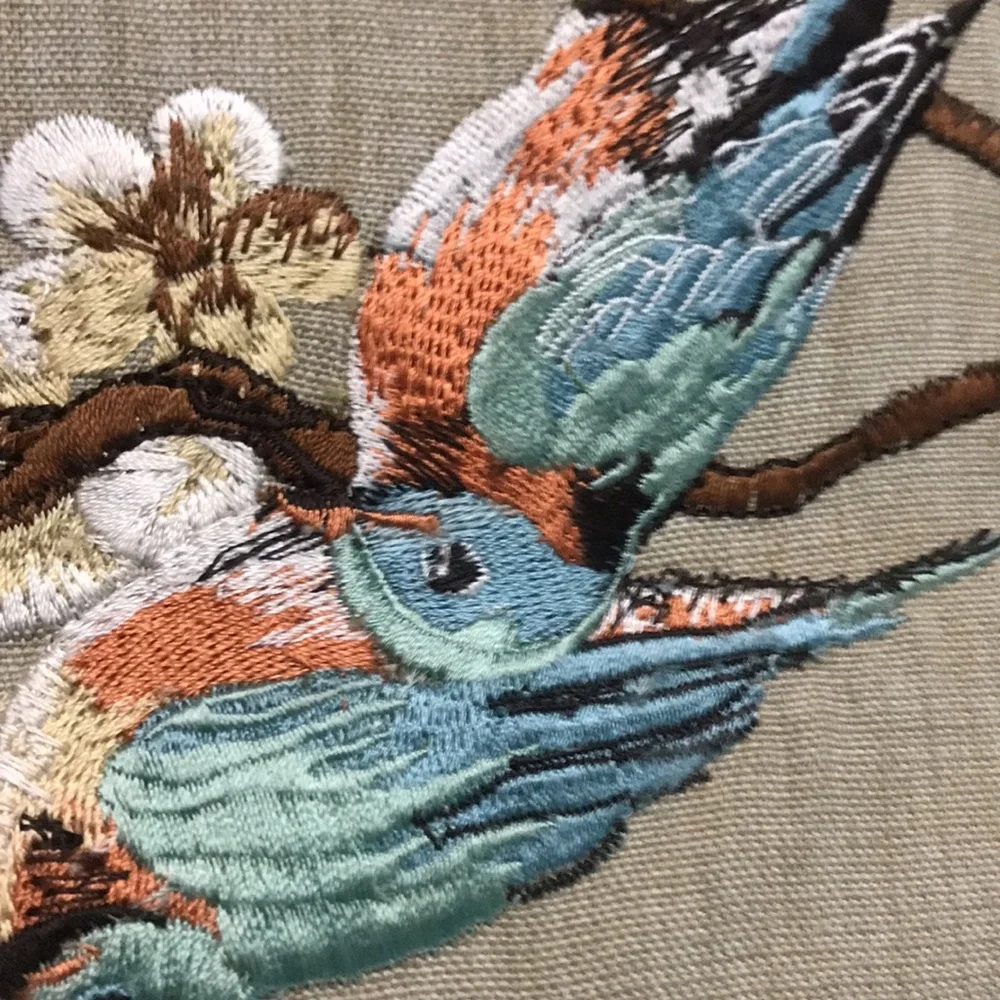 Wellesley Manor Tan Linen Table Runner with Embroidered Birds/Dogwood Tree. NWOT - Picture 3 of 16